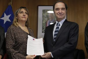 Asume primera directora de Gendarmería de la historia