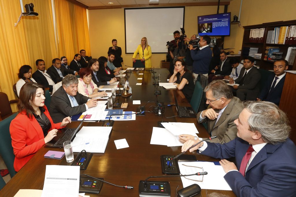 Comisión de DD.HH. aprueba entrega de bono a 3 mil víctimas de prisión política