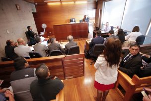 Formalizan a 10 carabineros por facilitación de prostitución de menores