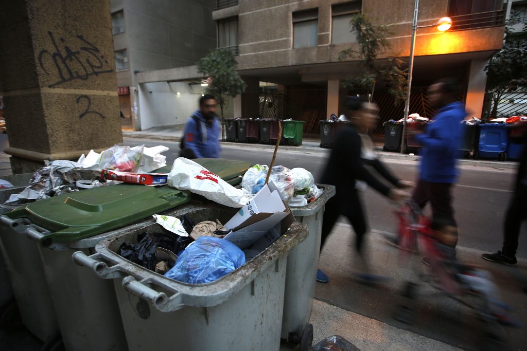 Municipalidad de Santiago activó plan de contingencia por paro de la basura