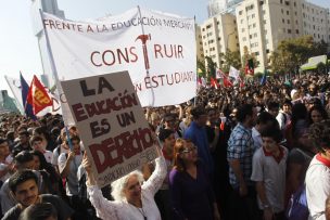 Masiva marcha en Santiago: 120.000 según Confech, 30.000 calculó Carabineros