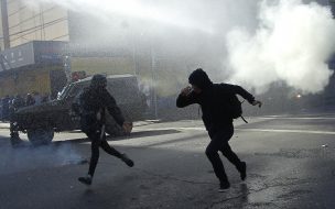 Marcha estudiantil: Negaron ingreso de INDH a vehículos policiales en Valparaíso