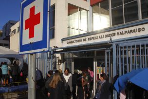 Más de 1.400 médicos abandonan el sistema público anualmente