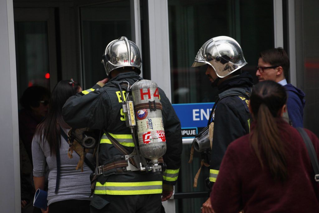 Evacuación en el Hospital Barros Luco por emergencia tras suicidio con cianuro