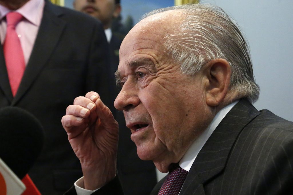 Zaldívar: “Martínez y Soledad Alvear están colaborando en destruir la DC”