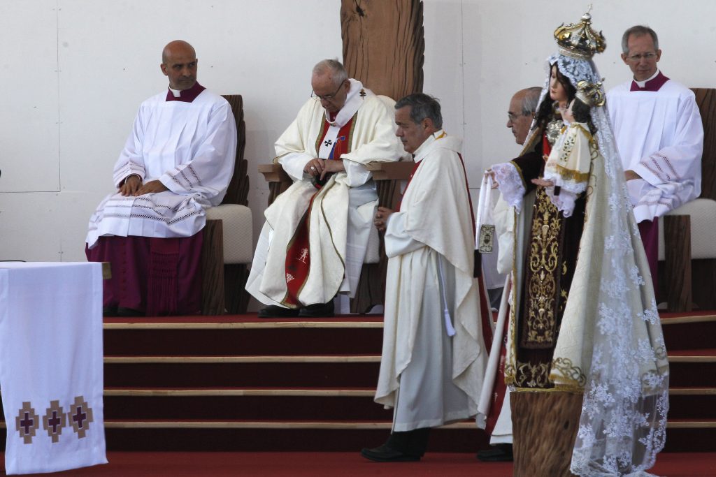 Obispos se suman a “dolor y vergüenza” del papa,pero no se pronuncian por Barros
