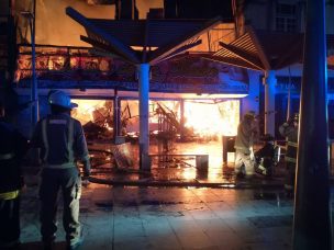 Incendio afectó a galería comercial en el centro de Antofagasta