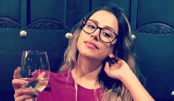 Actriz Karla Melo publica fotografía y fanáticos la comparan con famosa cantante española