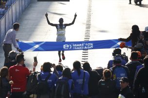 El keniata Luka Lobuwan es el bicampeón de la Maratón de Santiago