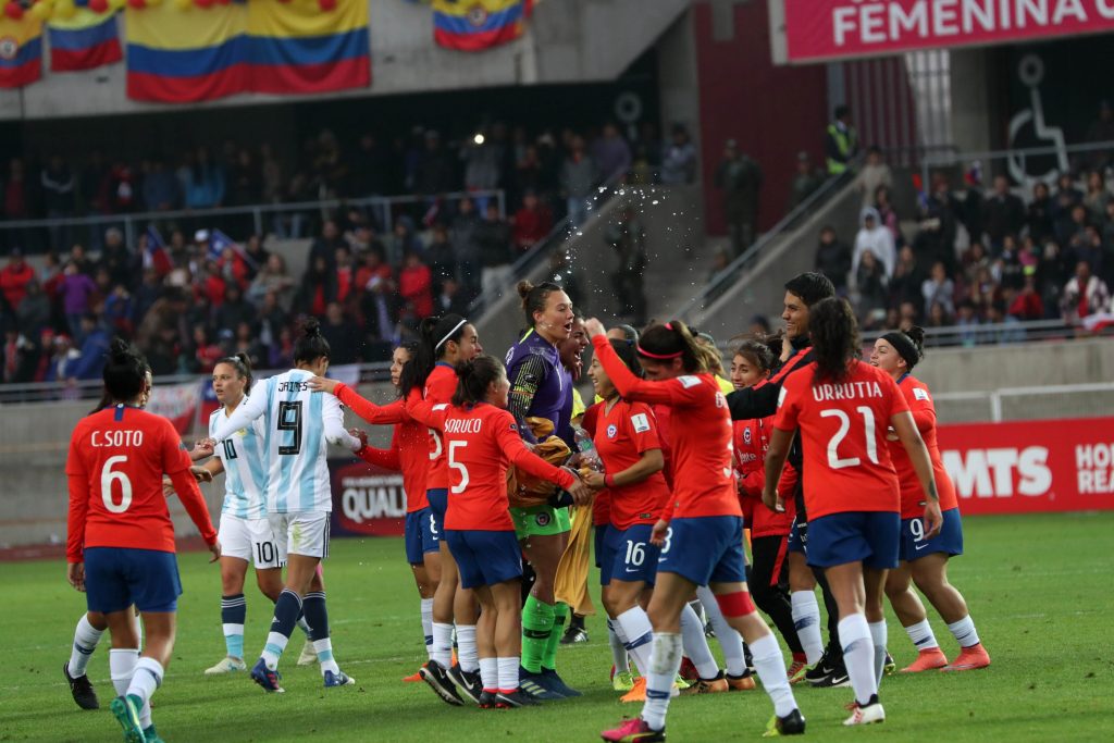 Histórico: La ‘Roja’ femenina clasificó directo al Mundial tras caída de Colombia