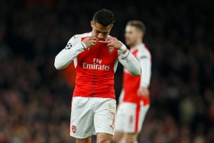 Aseguran que Alexis perdería titularidad en el United tras molestia de Mourinho