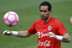 Claudio Bravo vio desde la banca goleada del City sobre el Swansea