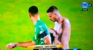 ¡Lo dejaron pagando! El incómodo momento de Mauricio Pinilla al querer intercambiar camiseta