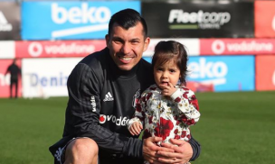 Amor de padre: Hija de Gary Medel le hizo un 