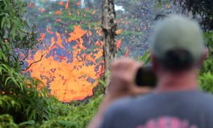 Volcán destruye docenas de casas y amenaza muchas más en Hawaii