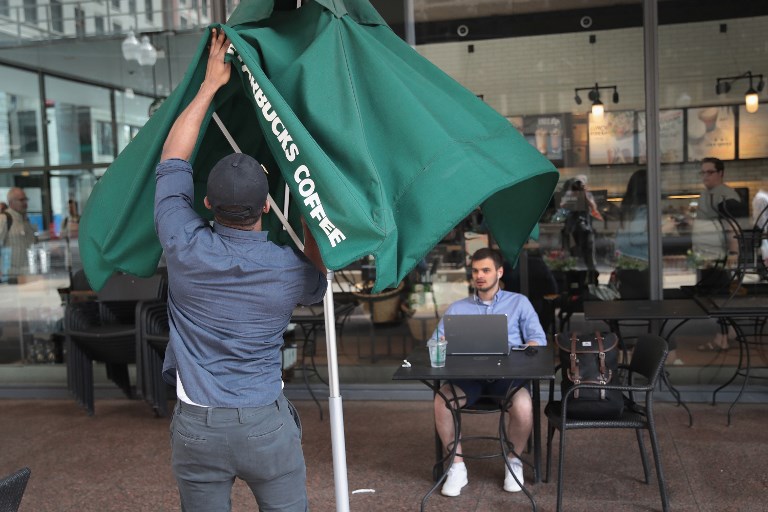 Starbucks cierra 8.000 locales en Estados Unidos para formar a su personal contra el racismo