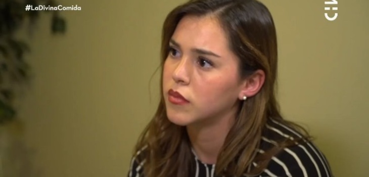 Carolina Mestrovic causó risa de sus comensales tras recordar incidente de las “arañitas”