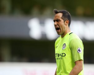 [VIDEO] Así entrena Claudio Bravo en Manchester City tras casi un año sin actividad competitiva