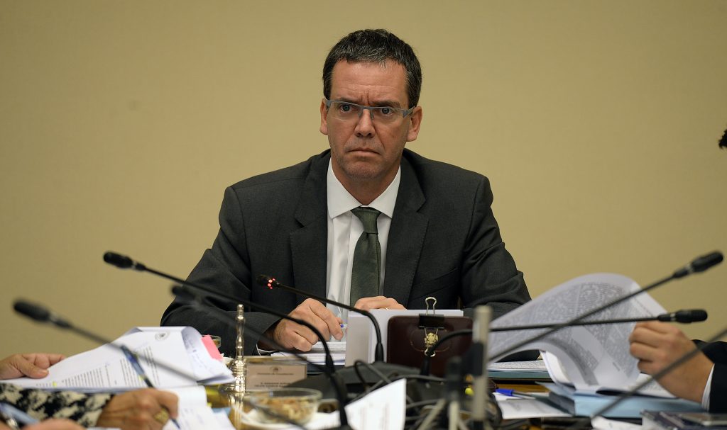 Senador Harboe: “Las isapres deben rebajar sus ganancias”