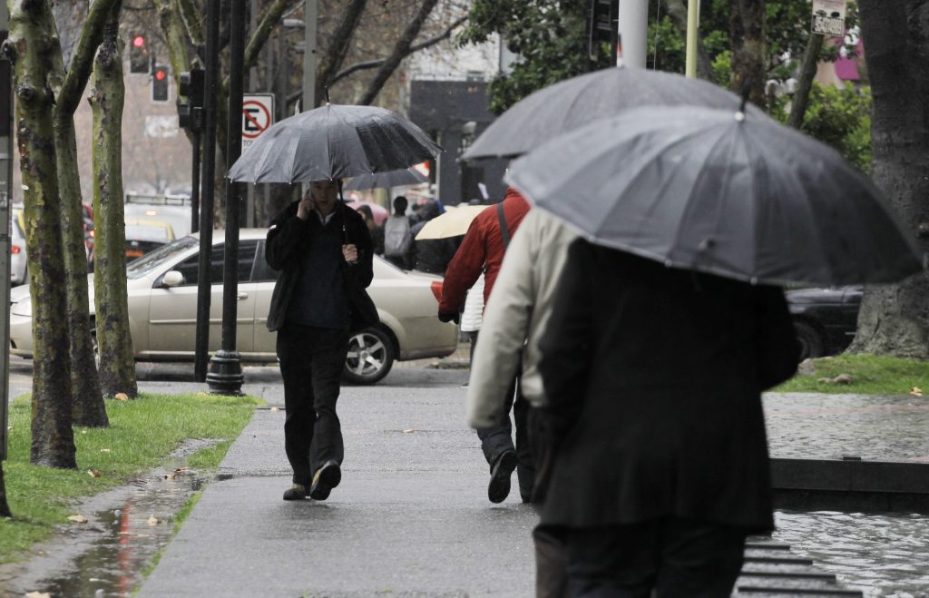 Se esperan hasta 15 mm de lluvia en valle y 40 mm en precordillera de la capital