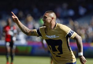 Nicolás Castillo ya se puso la camiseta del Benfica