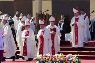 Obispos chilenos ya se encuentran en el Vaticano: hoy darán primera conferencia de prensa