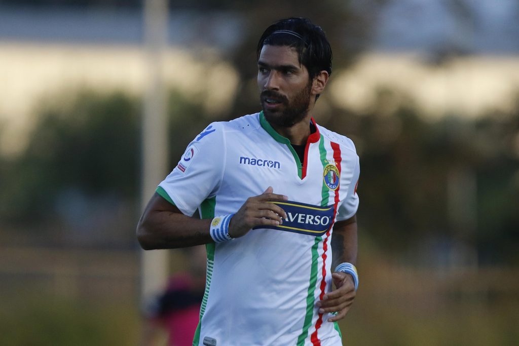 Sebastián Abreu logra acuerdo con la dirigencia y se va de Audax Italiano