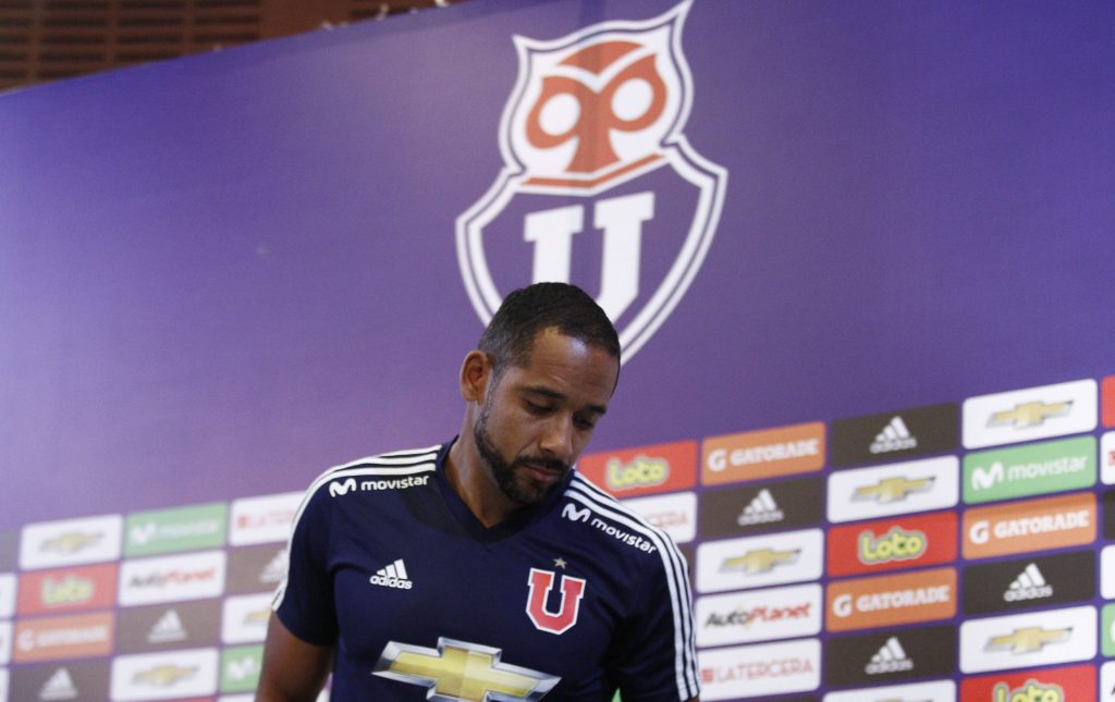 Ronald Fuentes asegura que Beausejour podría irse de la U