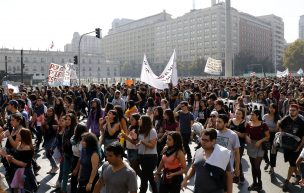 Intendencia aprueba recorrido de marcha Confech “contra la violencia machista”