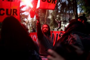 Encapuchados protagonizan primeros disturbios en marcha paralela por el Día del Trabajador