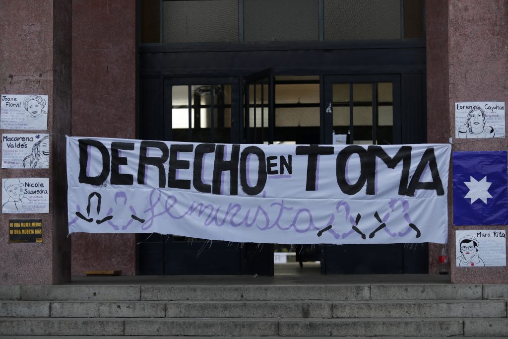 “Hermana, yo sí te creo”, las tomas feministas se extienden por las universidades de chilenas
