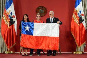 María Fernanda Valdés recibió la bandera que portará en los Juegos Odesur