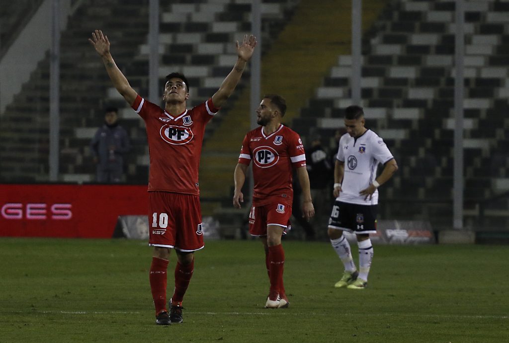 La Calera derrota a Colo Colo en el Monumental con brillante partido de Fernández