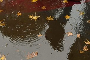 Pronostican una nueva jornada de precipitaciones para este sábado en Santiago