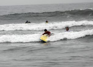 Pescadores y surfistas unidos ganan juicio en Suprema por acceso libre a playa