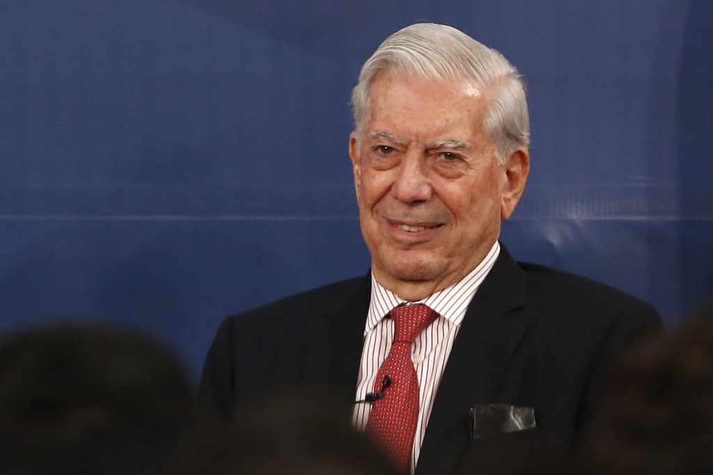 Presidente Piñera entrega “Orden al Mérito Pablo Neruda” a Vargas Llosa