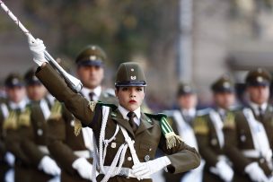Carabinera debuta por primera vez como tambor mayor en La Moneda
