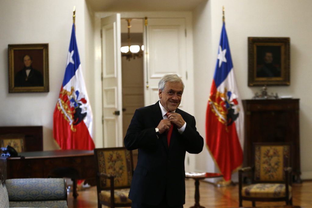 Aprobación a Presidente Piñera subió al 54% en abril, según encuesta Adimark