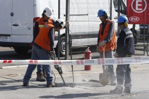 Suspenden tránsito en Santiago centro por fuga de gas