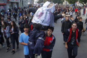 Balance de Carabineros: 52 detenidos tras “pingüinazo” de la Cones en Alameda