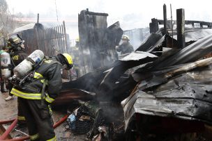 Incendio afecta a casas en el sector Rodelillo de Valparaíso