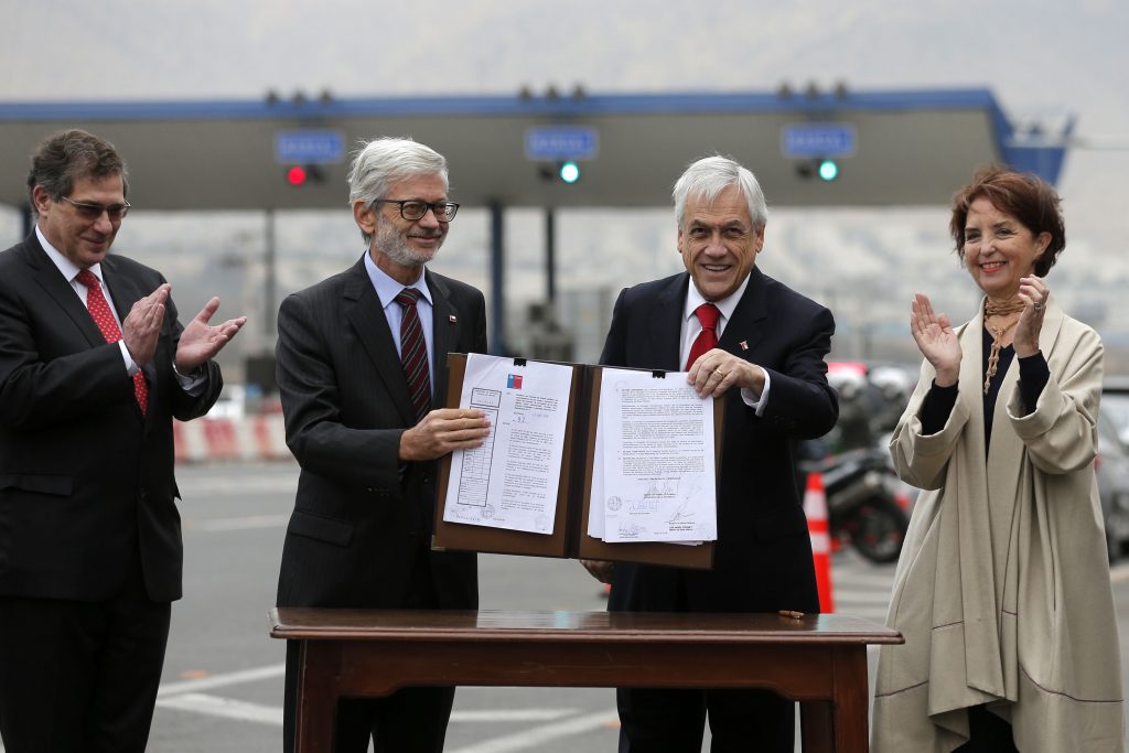 Piñera lanza sistema telepeajes en rutas interurbanas