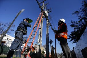 Municipalidades y la SEC acuerdan trabajo conjunto por la postación eléctrica