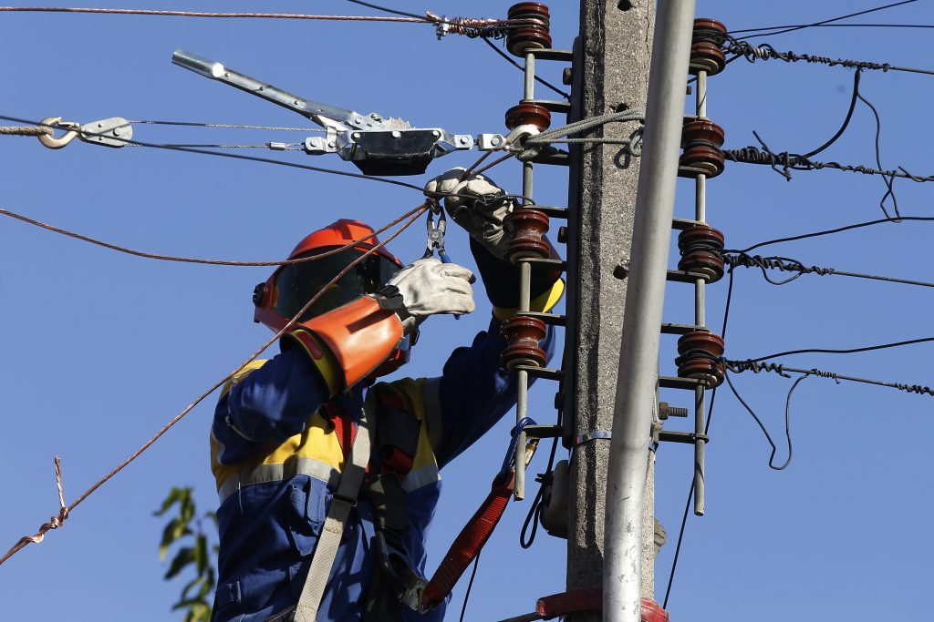 Enel asegura que ráfagas de viento provocaron corte de luz en la Capital