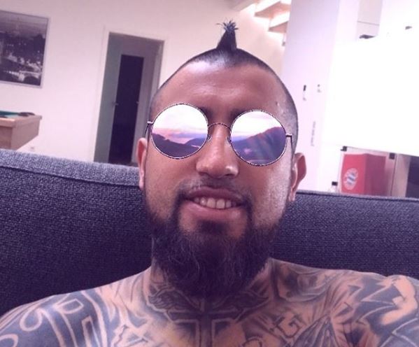 Arturo Vidal muestra lo grande que está su hijo menor en su primer año de vida