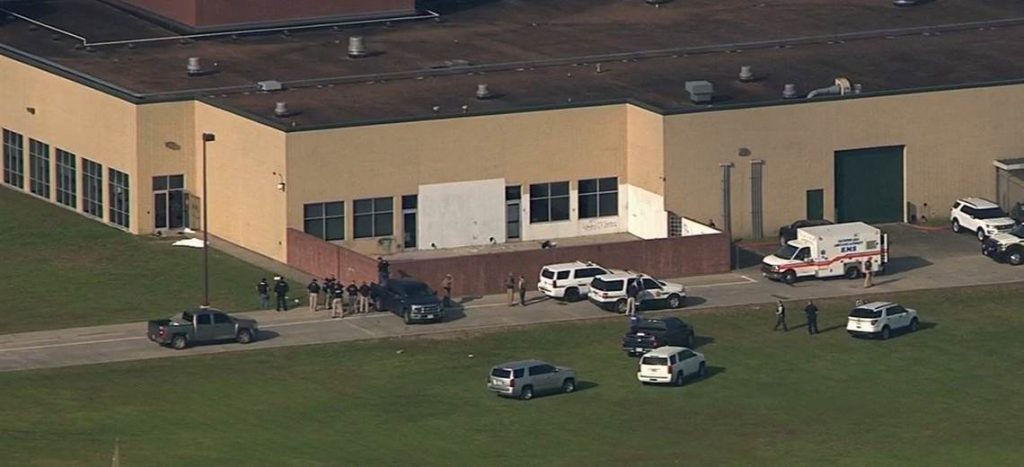 Reportan tiroteo en escuela secundaria en Texas, Estados Unidos