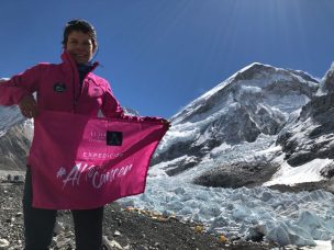 María Paz Valenzuela logró ascender el monte Everest tras superar un cáncer