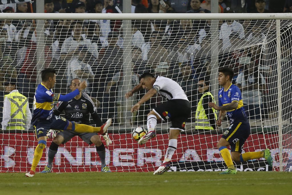 Colo Colo derrotó a Everton y no le pierde el ritmo a Universidad Católica