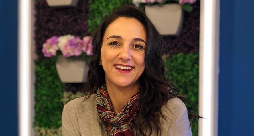 Renata Bravo comenzó un moderno tratamiento contra su enfermedad a la tiroides