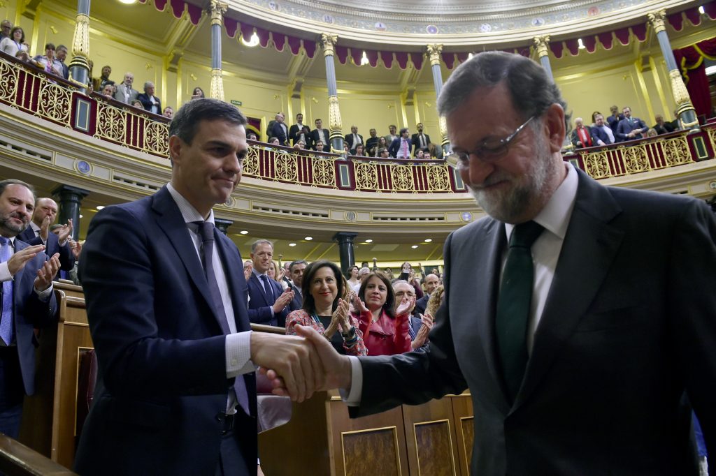 Socialista Pedro Sánchez derriba a Rajoy y es el nuevo presidente del gobierno español
